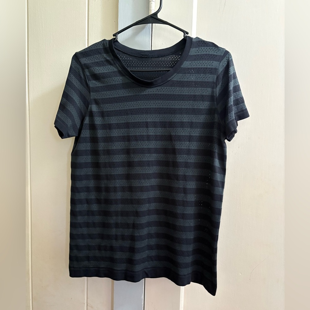 EUC Lululemon Breeze By Short Sleeve